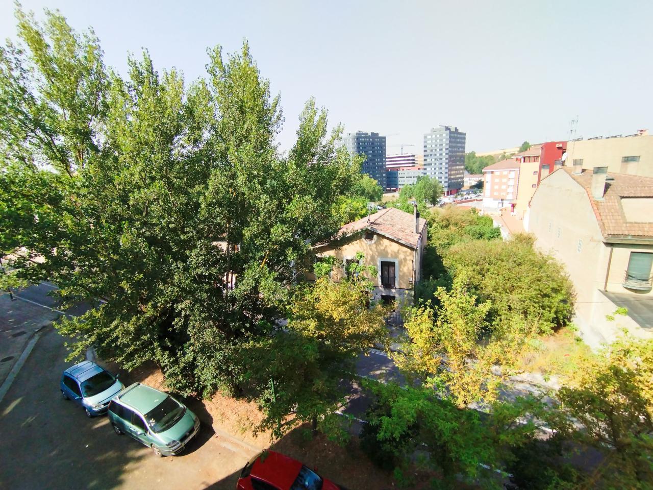 <strong>Paseo de los Pisones</strong><br/>Venta - P012155<br/><span>Burgos - Centro Sur</span><br/><span><span>126.000 € </span></span>